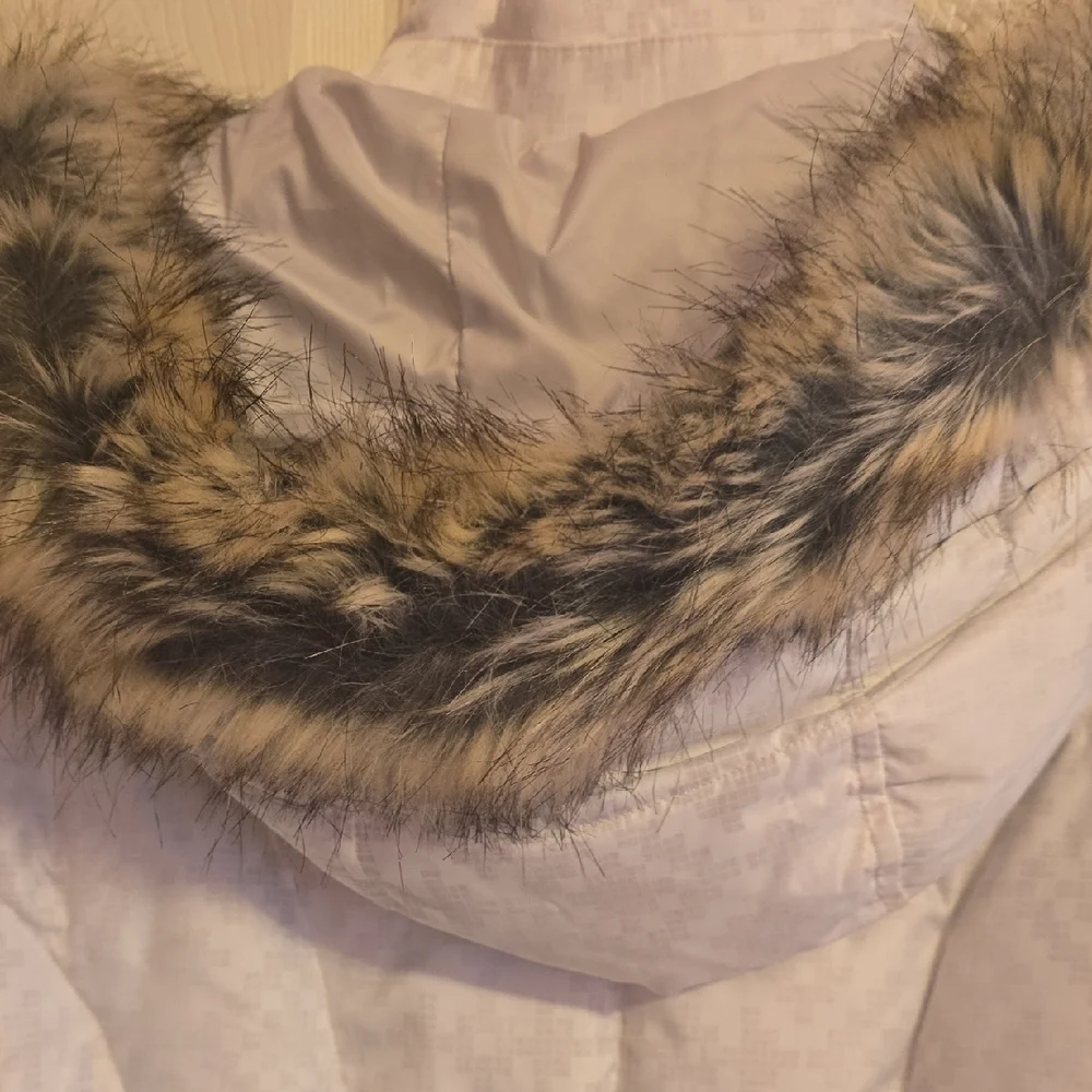 Eddie Bauer Women's White Puffer Coat with Faux Fur Hood‎